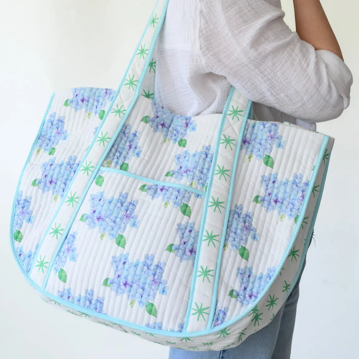 Hydrangea Expandable Tote