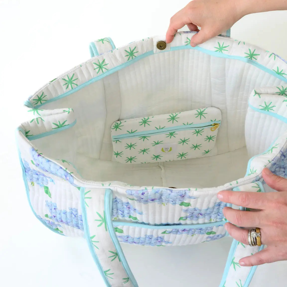 Hydrangea Expandable Tote