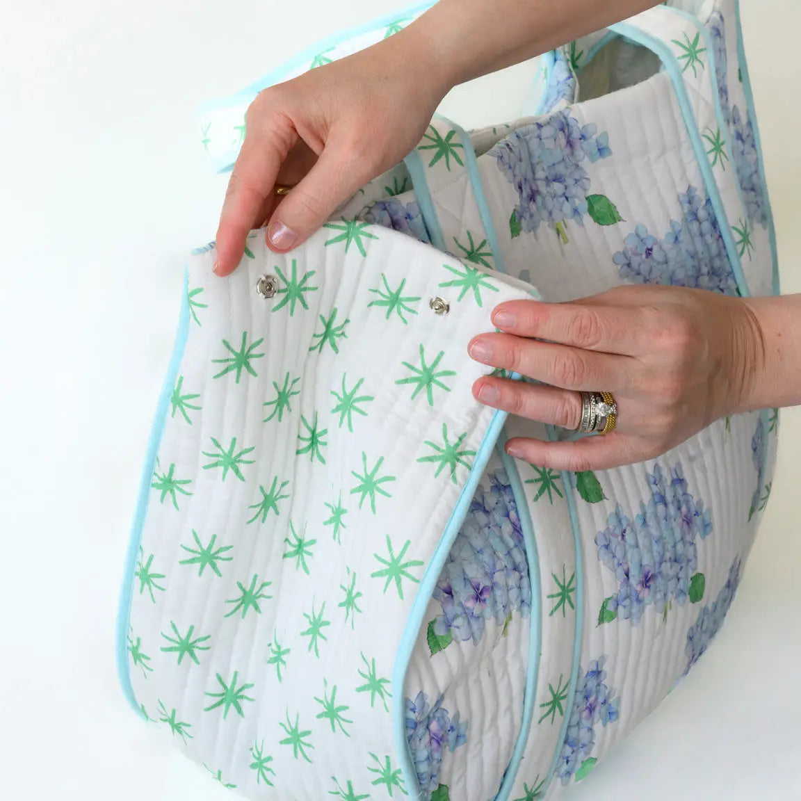 Hydrangea Expandable Tote